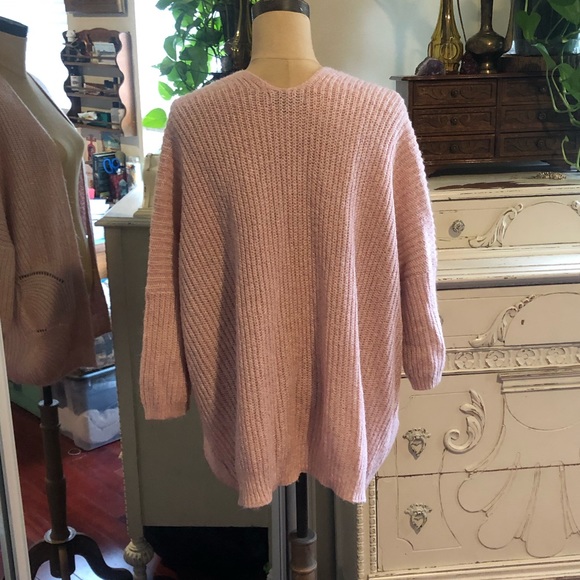 Cozy Oversize Pink Knit Ultra Cozy Sweater 🌸 - Picture 4 of 5